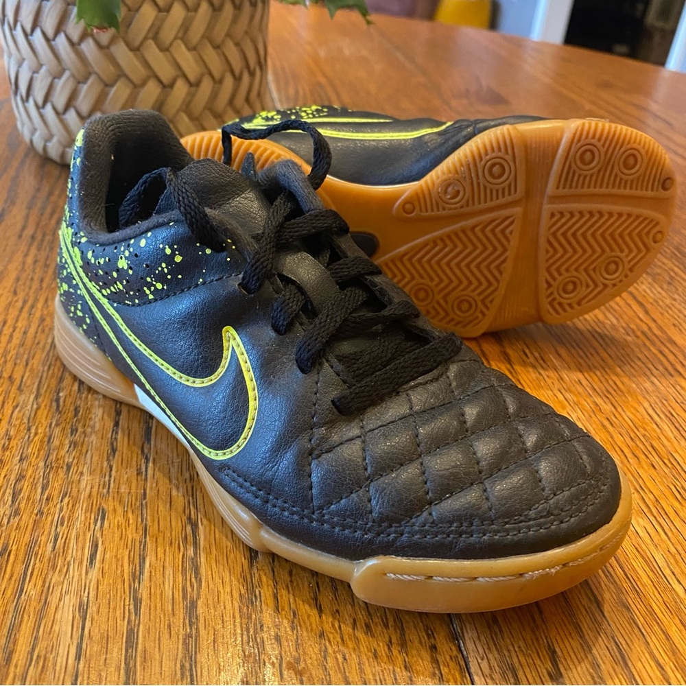 Boys Nike Tempo Shoes